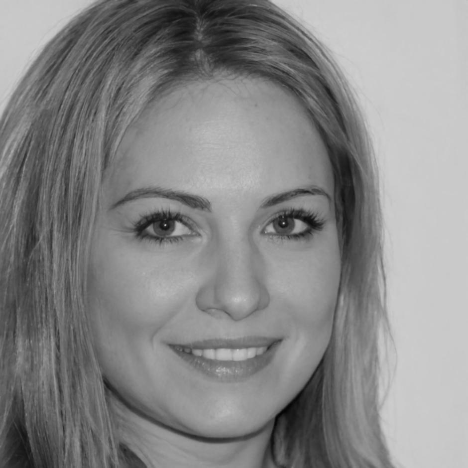 Ayşe Demir - AR Teknoloji Direktörü